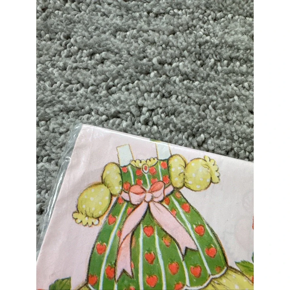 American Greetings Vintage Strawberry Shortcake Gift Wrap 2 Sheets 20 x 30 in